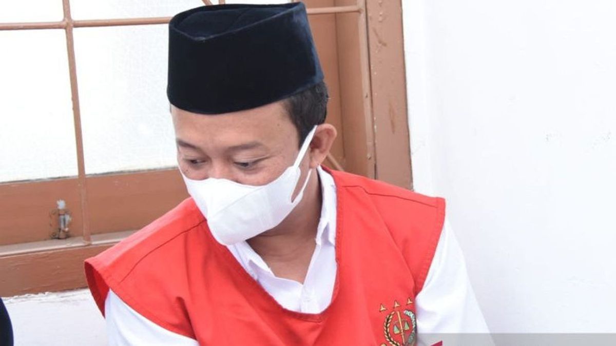 Sentenced Dead, Herry Wirawan Moved To Cirebon Prison