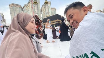 Zaskia Adya Mecca reconnait Iri voir des autres artistes recevoir des occasions du Hajj