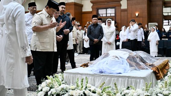 Pelayat Terakhir: Prabowo Hormat untuk Sang Maestro Silat