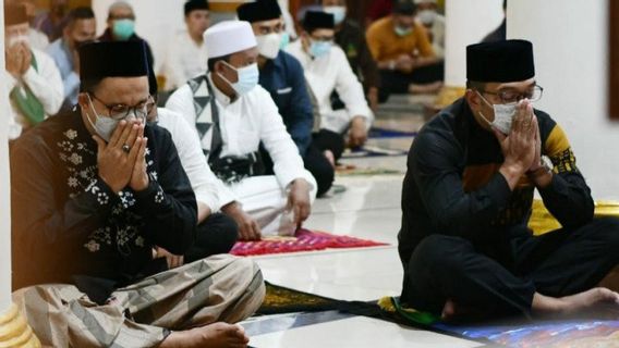 Anies Baswedan-Ridwan Kamil Praying Fajr Together In Sumedang, Discuss What?