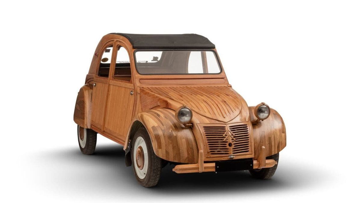 Mobil Ikonik dengan Sentuhan Seni Kayu yang Menakjubkan Ini Terjual Rp3,1 Miliar