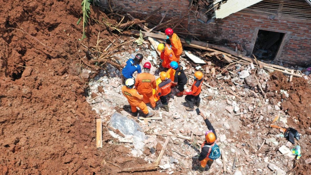 Une Personne Toujours Portée Disparue En Raison De Glissements De Terrain à Nganjuk