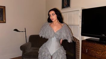 Charli XCX Raih BRIT Awards 2025 as a Songwriter of the Year