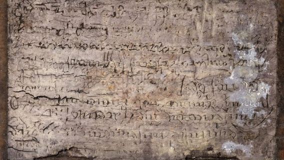 Un livre de 800 ans sur les commerçants a été trouvé dans une toilette médiévale en Allemagne, il est encore intact mais il pue