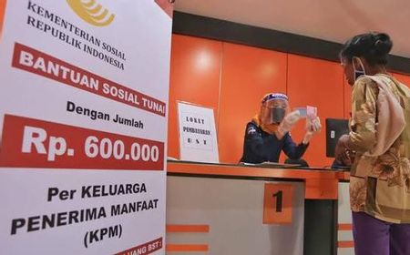 Kabar Gembira dari PT Pos Indonesia, Seluruh Petugas Penyalur Bansos Tunai Sudah Divaksin COVID-19