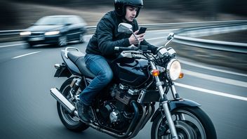 in : 5 risques d'utilisation d'un téléphone portable quand vous montrez une moto