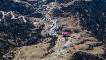 当政府施加封锁时，数百名登山者被困在尼泊尔的高地