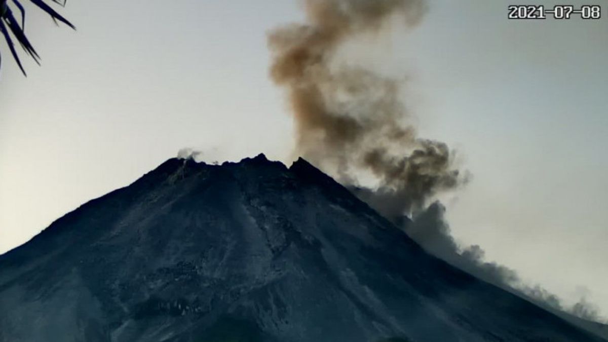 Le Mont Merapi Lance 6 Fois Des Nuages Chauds à L’automne