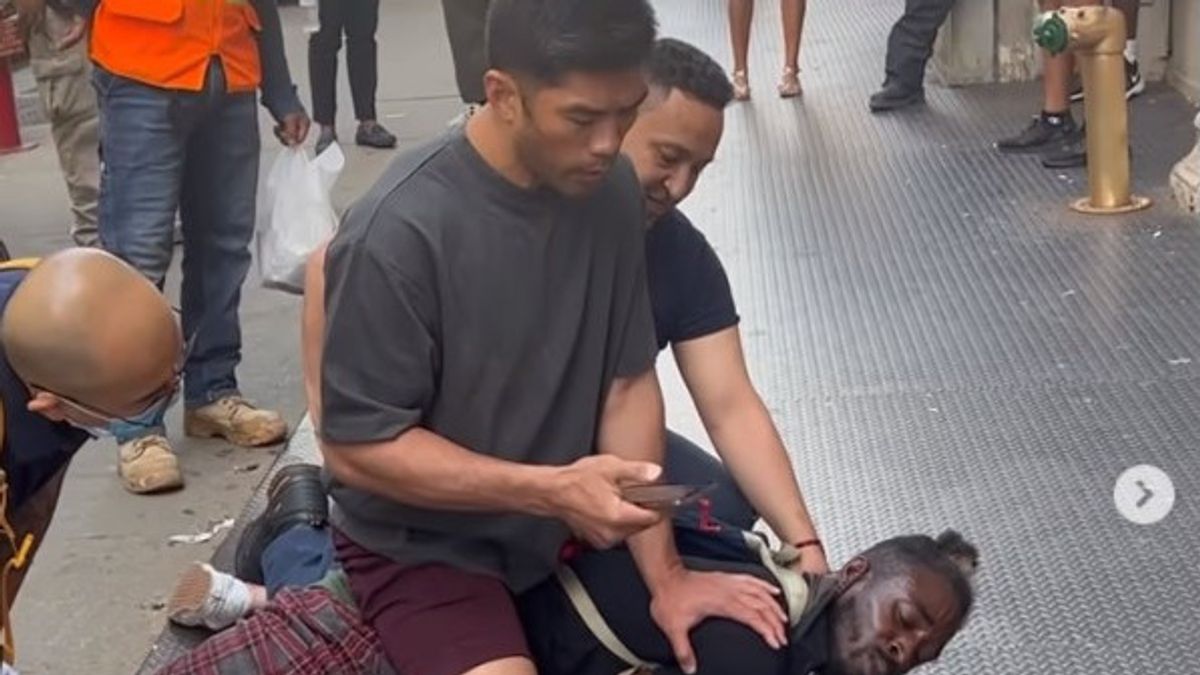 アクション映画のように、MMAファイター柔術黒帯ホルダーは、ニューヨークストリートで暴行容疑者を無効にします