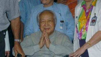 Memories Of Today, August 12, 2002: Former President Suharto's Health Reportedly Improved After Treatment For Stroke