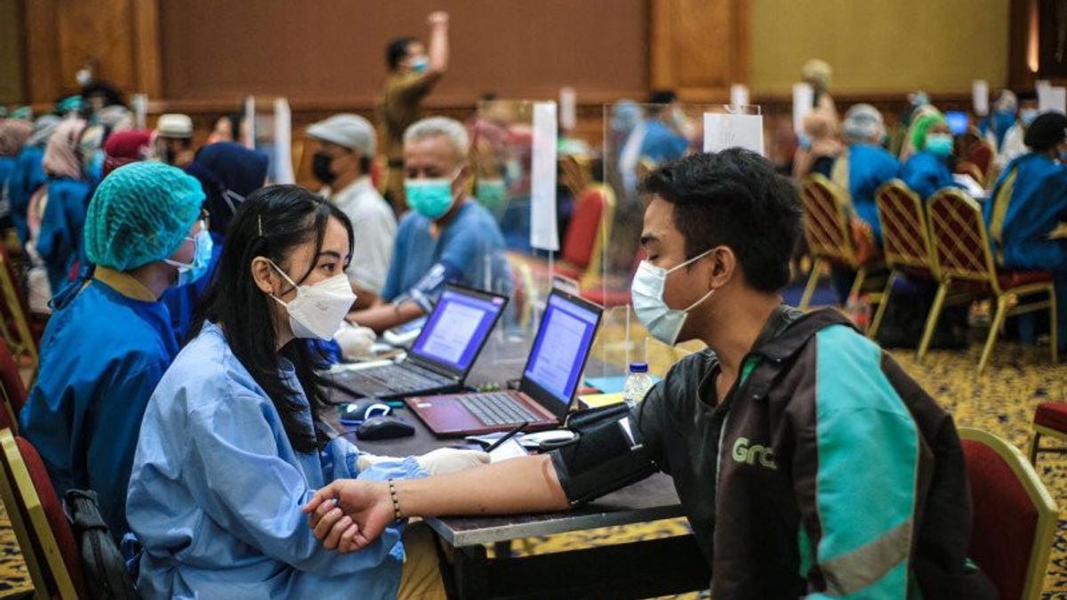 Akui Penanganan COVID-19 Indonesia Sudah Baik, DPR: Tinggal Percepat Suplai Vaksin ke Daerah