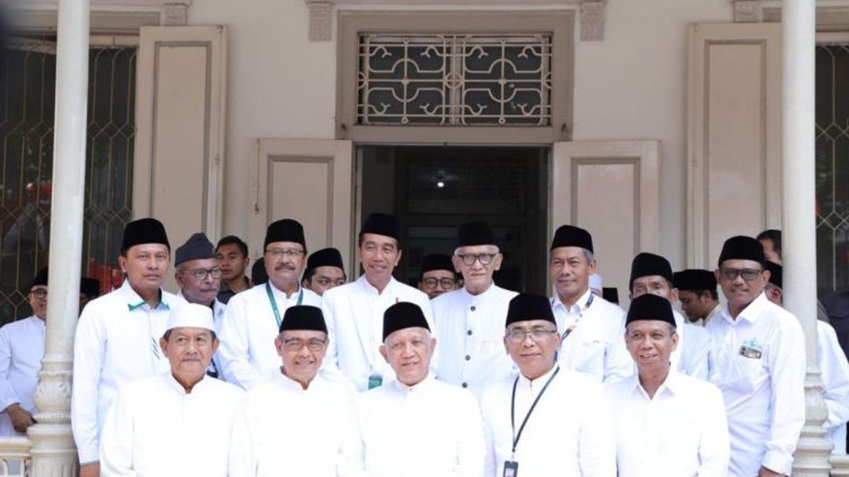 Jokowi Holds Closed Meeting With 20 Sepuh Ulama At The PCNU Surabaya Office