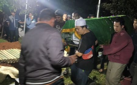 Satu Korban Kecelakaan Truk di Slipi Dimakamkan di TPU Bambu Apus Malam Ini