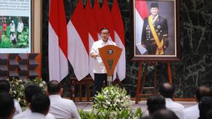 Sindir Bendera Parpol Halangi Pengguna Jalan, Pramono: Ganggu Banget Tiap Hari Saya Lihat 