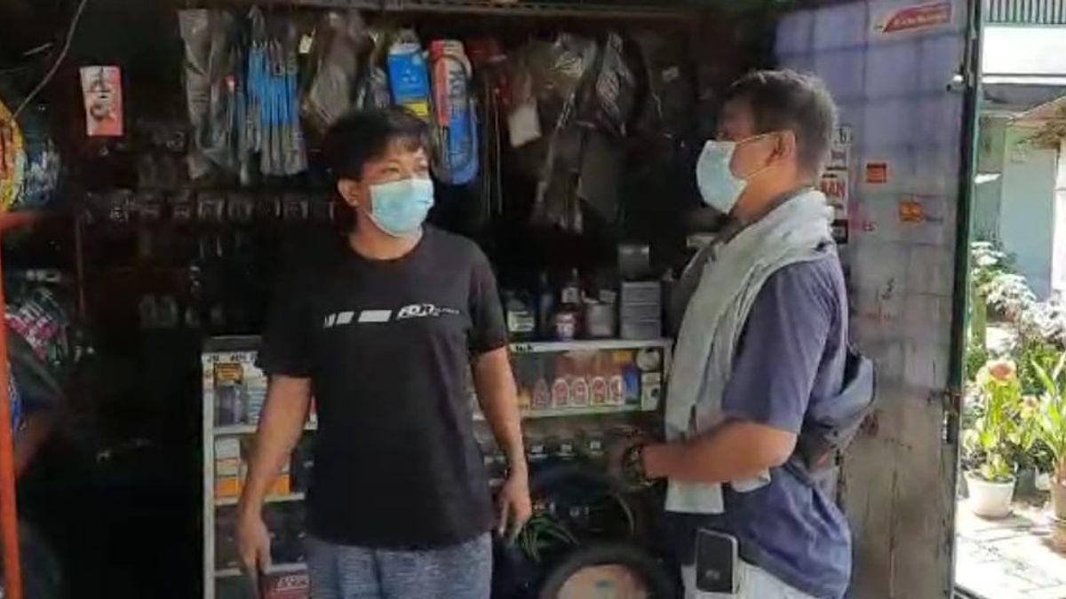 الرجل الفيروسي في Ciputat ، هل القيادة إلى مصحح الإطارات عن طريق طلب النفط مجانا