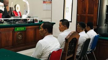 المدعي العام يحاكم على المهاجمين الأربعة ل Satpol PP Denpasar بالسجن لمدة 2.5 سنة