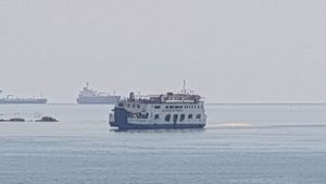 Sempat Kandas, Air Laut Pasang Bikin Kapal Roro KMP Tanjung Burang Kembali Berlayar