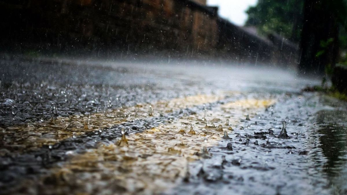 دعا الأمطار الغزيرة في جايابورا بسبب مزيج من موجات الغلاف الجوي