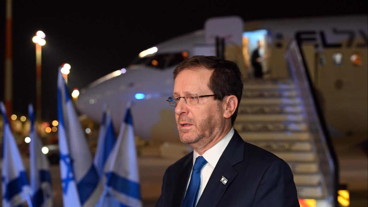 There Are Suspicious People, Israeli President And His Group Were Detained On Plane After Landing In Paris