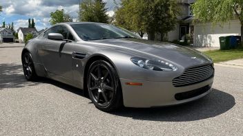 Murah! Aston Martin V8 Vantage Terjual Rp500 Jutaan di Kanada