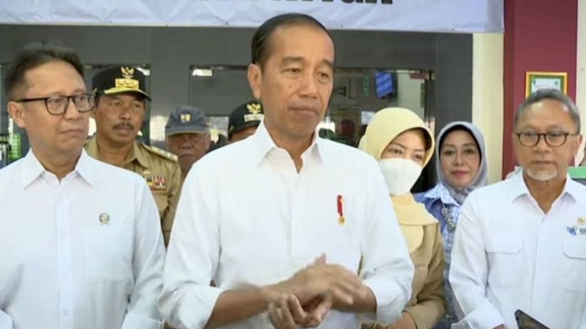 Jokowi ordonne au PUPR-BNPB de vérifier les bâtiments touchés par les crues de pluie