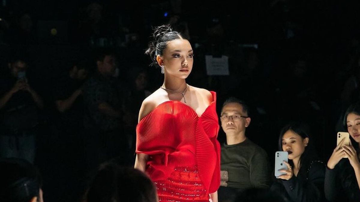 Naura Ayu Challenged To Bring Indonesian Local Brands When Undergoing Runway