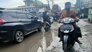 Enjoying The Trip To Tanjung Pasir Tangerang Feels Offroad At The Foot Of The Mountain