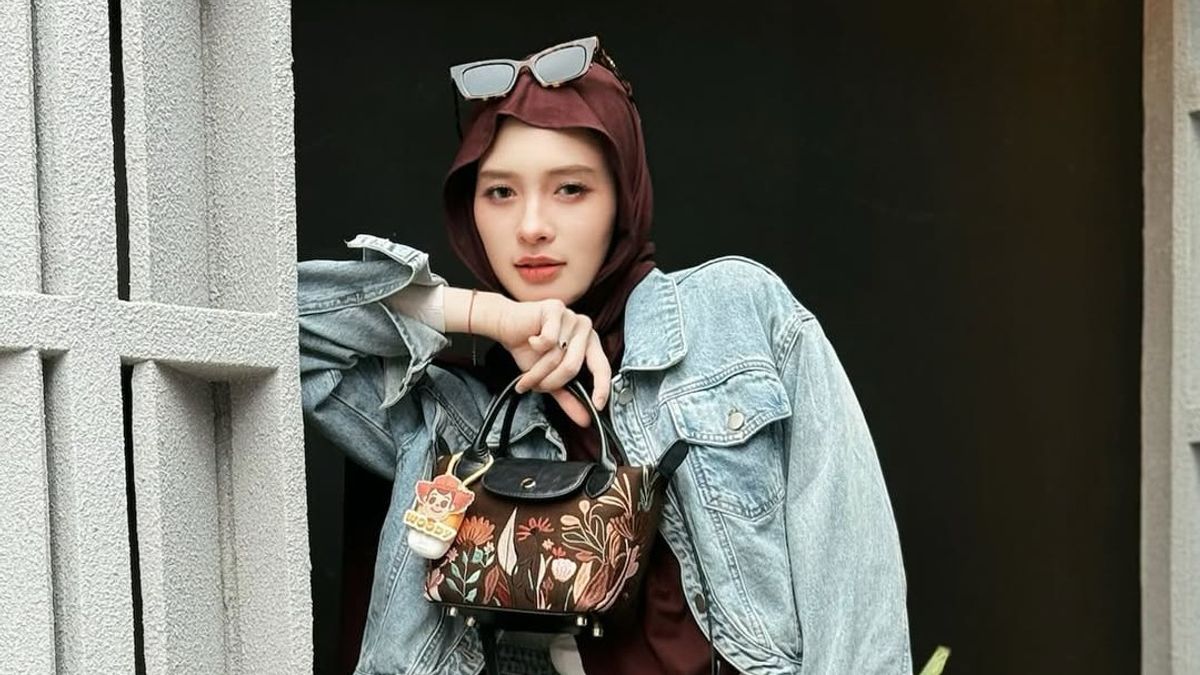 Hati Eva Manurung Hancur, Khawatirkan Mental Cucu di Tengah Kisruh Inara Rusli