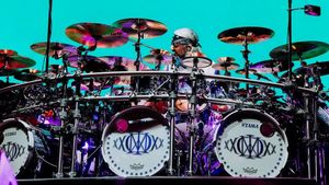 Mike Portnoy Sandingkan Pengaruh Ozzy Osbourne dengan John Lennon