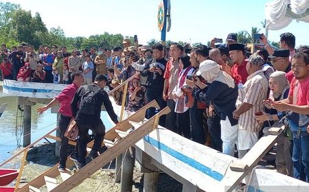 Mensos Salurkan Bantuan Kapal Penangkapan Ikan Bagi Nelayan Bangka