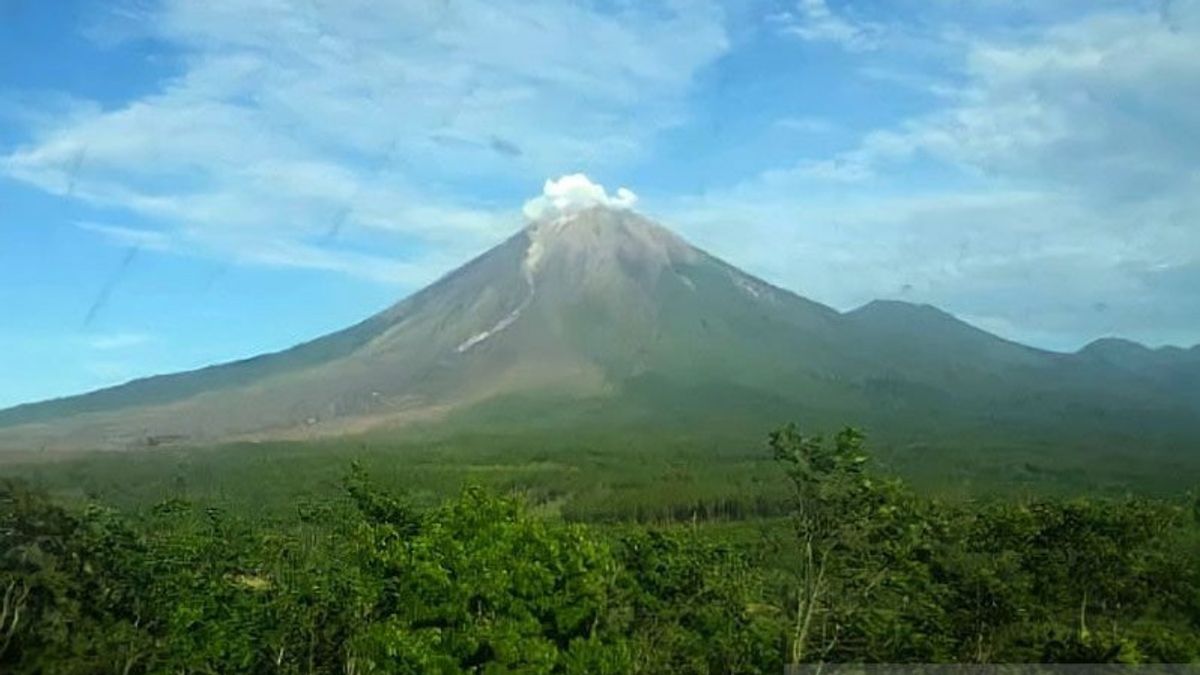 能源和矿产资源地质局将塞梅鲁山在东爪哇的地位排名。注意警报