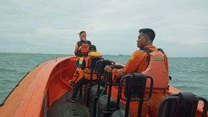 Hari ke-2 Pencarian Pria Hilang di Sungai Banten Jelang Malam Tahun Baru 2023, Basarnas Kerahkan <i>Rubber Boat</i>
