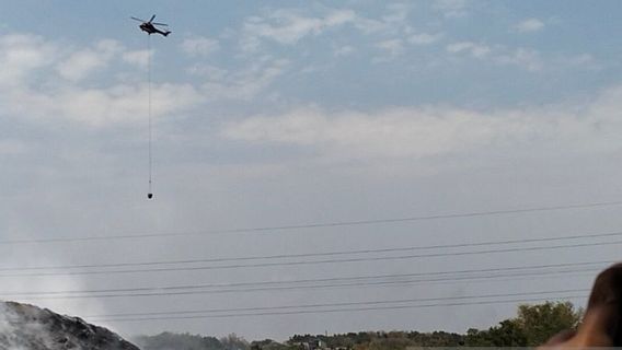 Hari Ini Water Bombing Jinakan Api di TPA Putri Cempo Solo Dilakukan Sebanyak 240 Kali