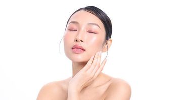What is the Glass Skin Look? Check out the Benefits and Tips to Get It Here