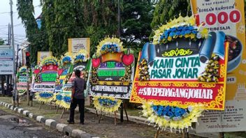Kirim Karangan Bunga Hingga Berjejer, Pedagang Protes Pembagian Lapak Pasar Johar Semarang