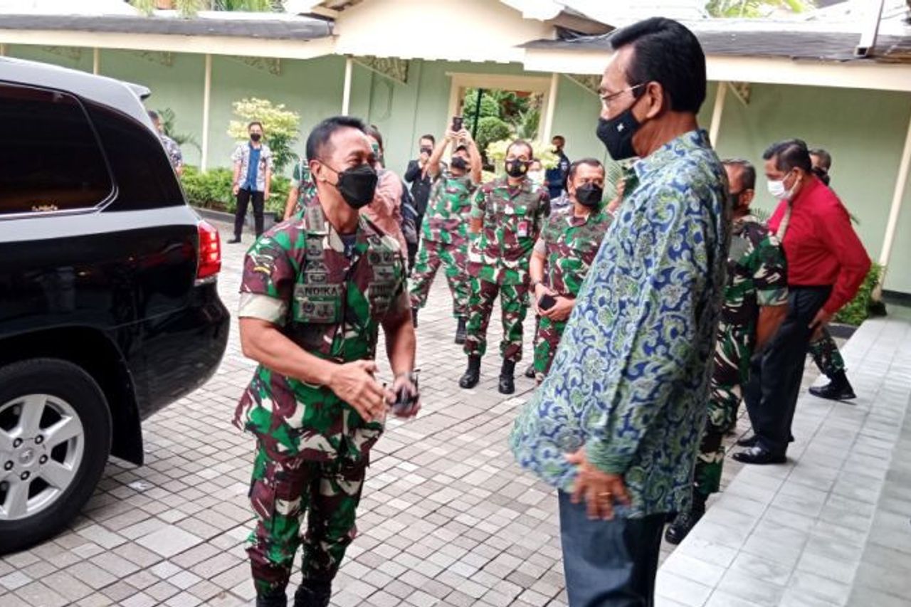 陸軍司令官アンディカ・ペルカサは、彼がスルタンハメンクブオノXから多くの知識を得たことを認める