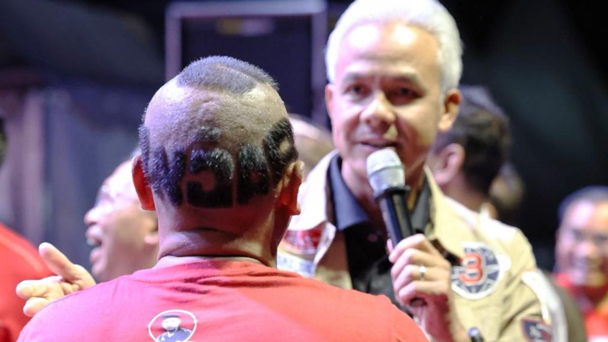 White Hair Presidential Candidate Calls Men With Hair Model Number 3: 'How Much Is Paid?'
