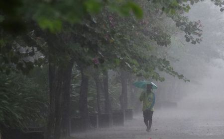 Mayoritas Kota Besar Berpotensi Hujan Ringan hingga Disertai Angin Kencang