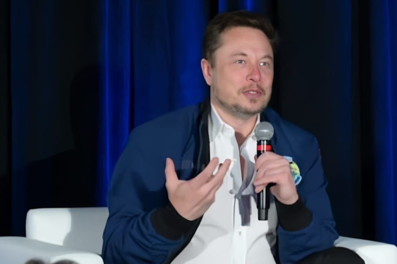SpaceXは、イーロンマスクを批判した後、従業員を違法に解雇したとして告発されています
