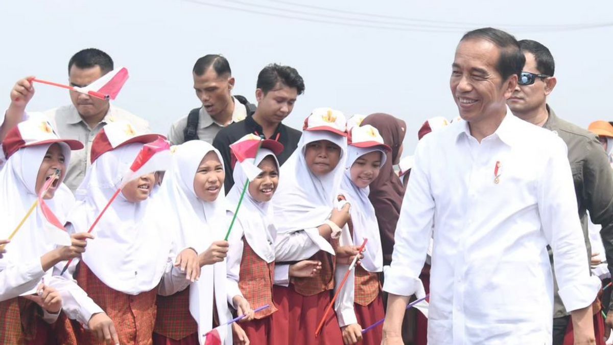 Projo Nilai Tuduhan Adian Napitupulu Soal 3 Periode Drama, Jokowi Taat Konstitusi