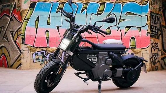 BMW And TVS Motor Company Present City Compact Electric Motors: BMW CE 02