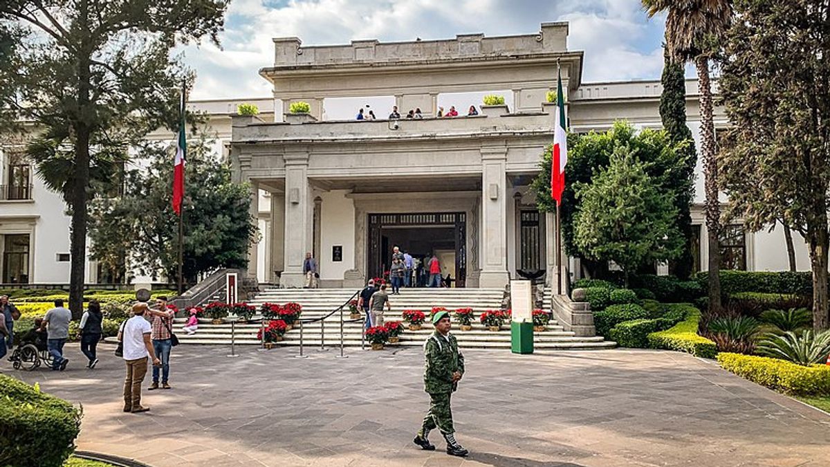 Mexico Uses The Former Presidential Palace For The Isolation Of Medical Personnel