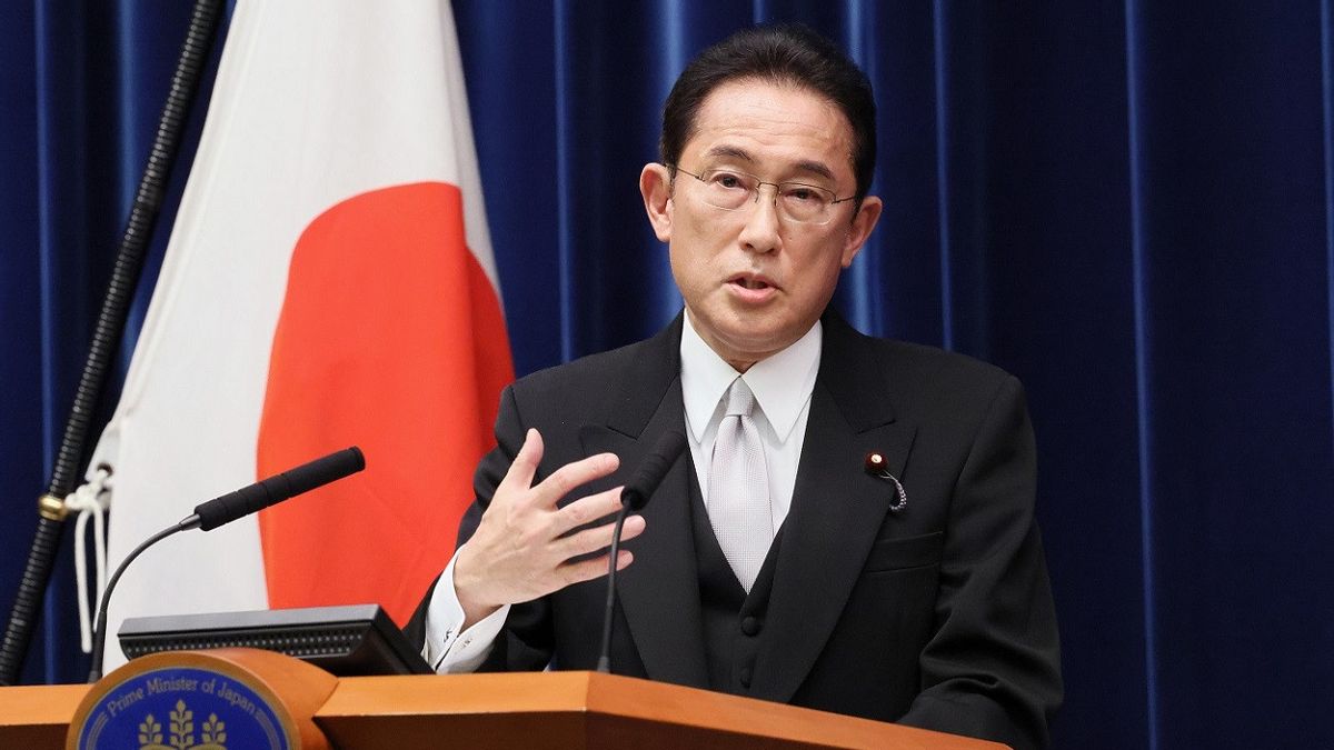 Tepis Kekhawatiran, PM Jepang Ajak Sejumlah Menteri Makan <i>Seafood</i> dari Laut di Fukushima