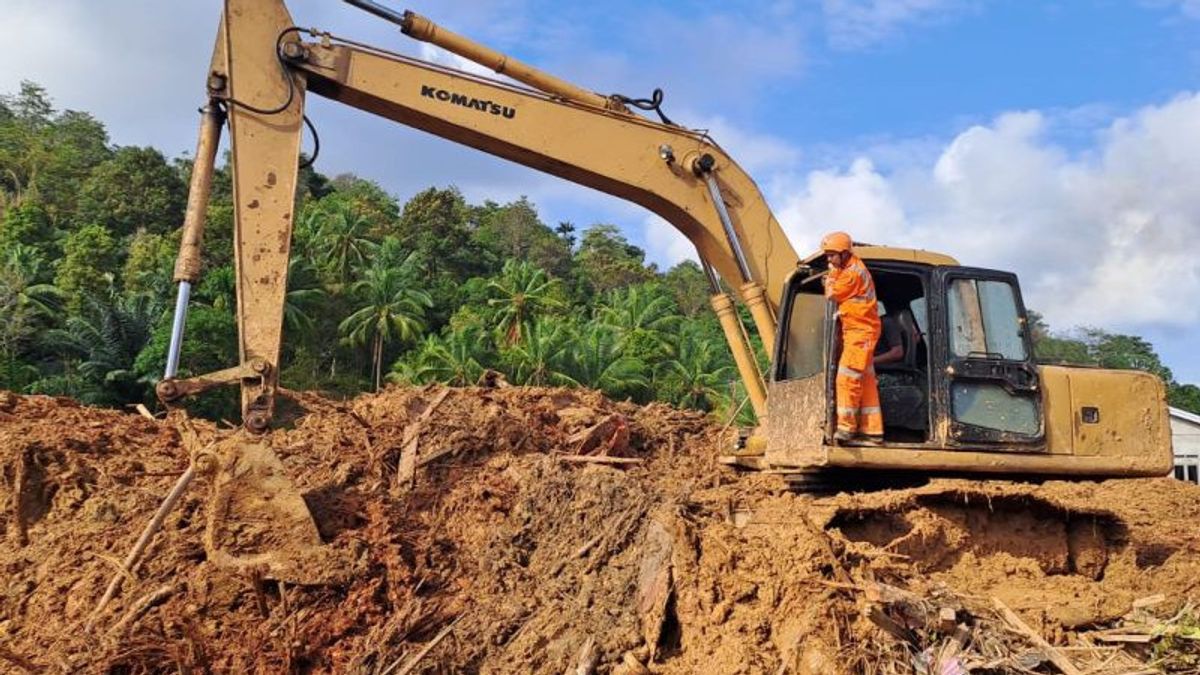 The SAR Team Is Still Looking For 4 Victims Of The Natuna Serasan Landslide