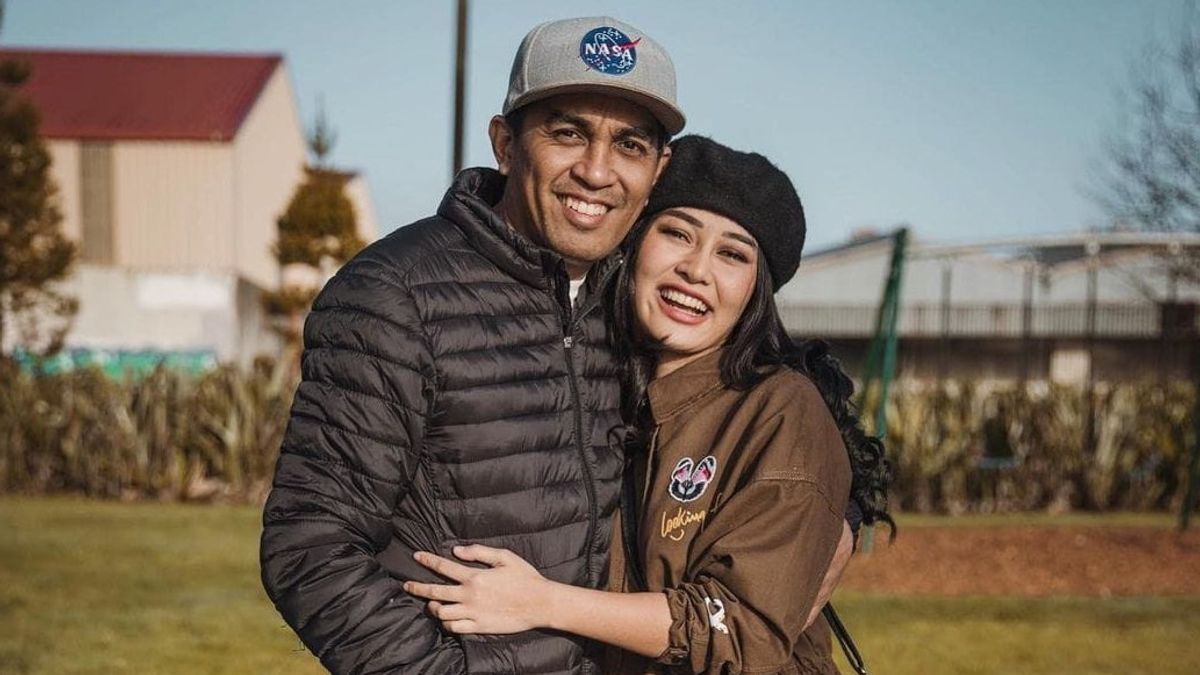 3 Years After Returning, Mutia Ayu Invites Her Daughter To Celebrate Glenn Fredly's Birthday