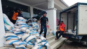 69 Jembatan Rusak Akibat Bencana Agam, BNPB Tetap Kirim 100 Ton Beras-Mi Instan Pakai Truk