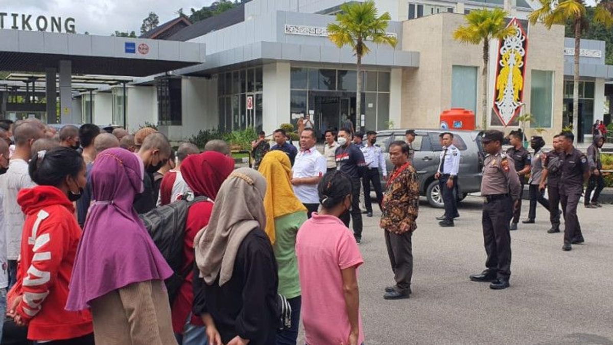 書類のない問題、サンガウカルバールを通じてマレーシアから本国に送還された200人のインドネシア市民