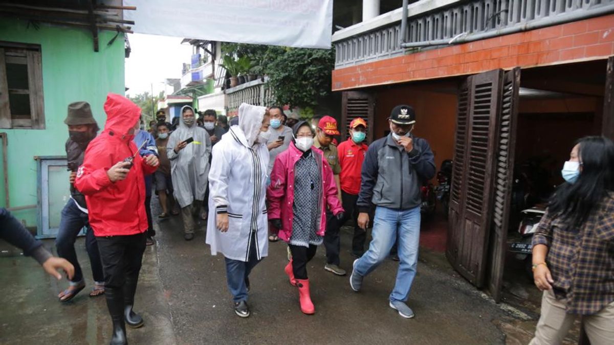 Tinjau Banjir Semarang, Risma <i>Ngamuk</i> ke Petugas karena Tak Operasikan Pompa Penyedot Air 