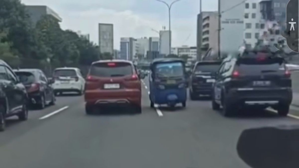 Suivez Google Maps, Bajaj entrer dans le péage Jakarta-Tangerang contre la direction