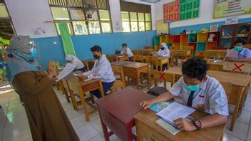 Indef Economist Abra Talattov Calls Prabowo's Free Lunch Program Unrealistic, Discussion Of State System Labrak